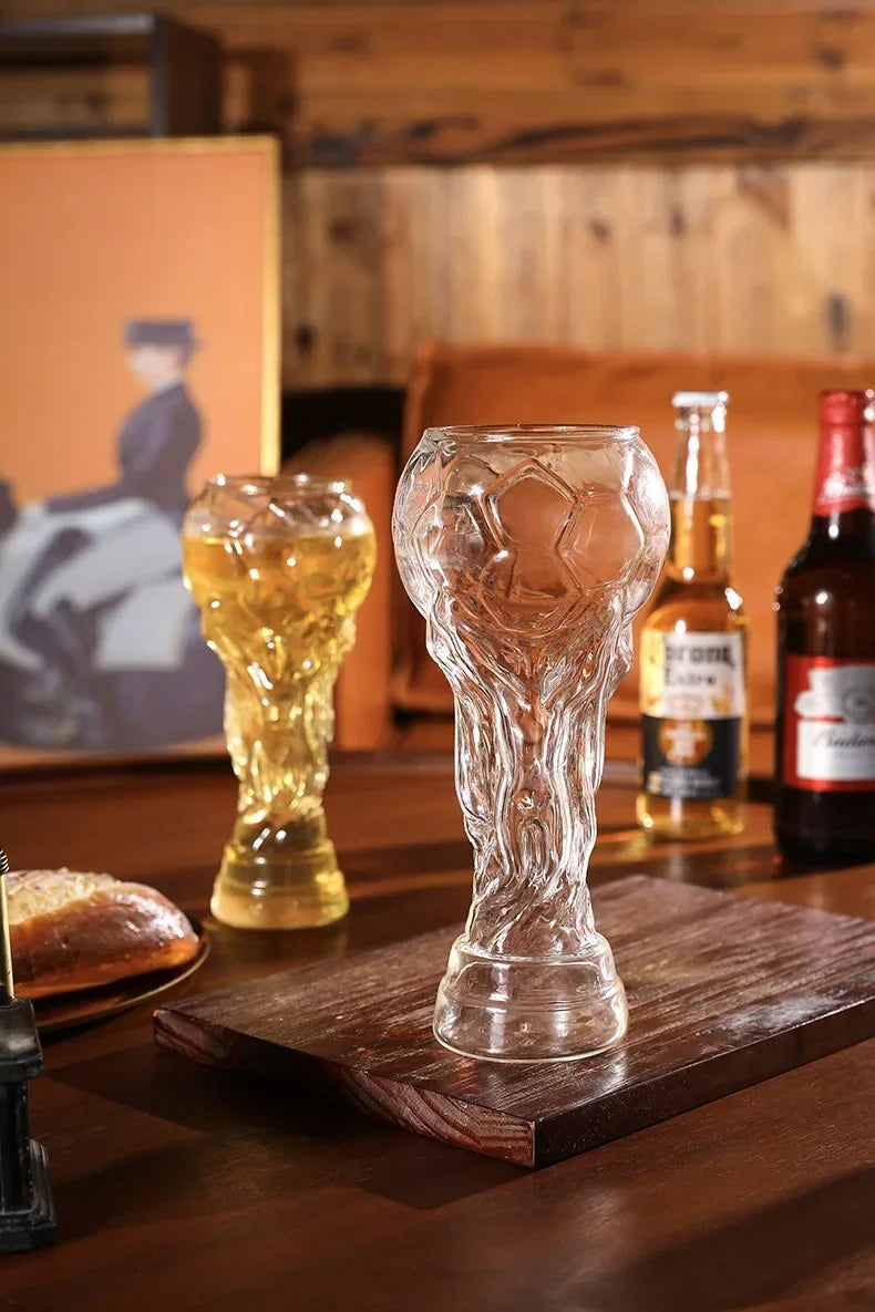 Boccale da birra a forma di trofeo da 600 ml – design calcistico