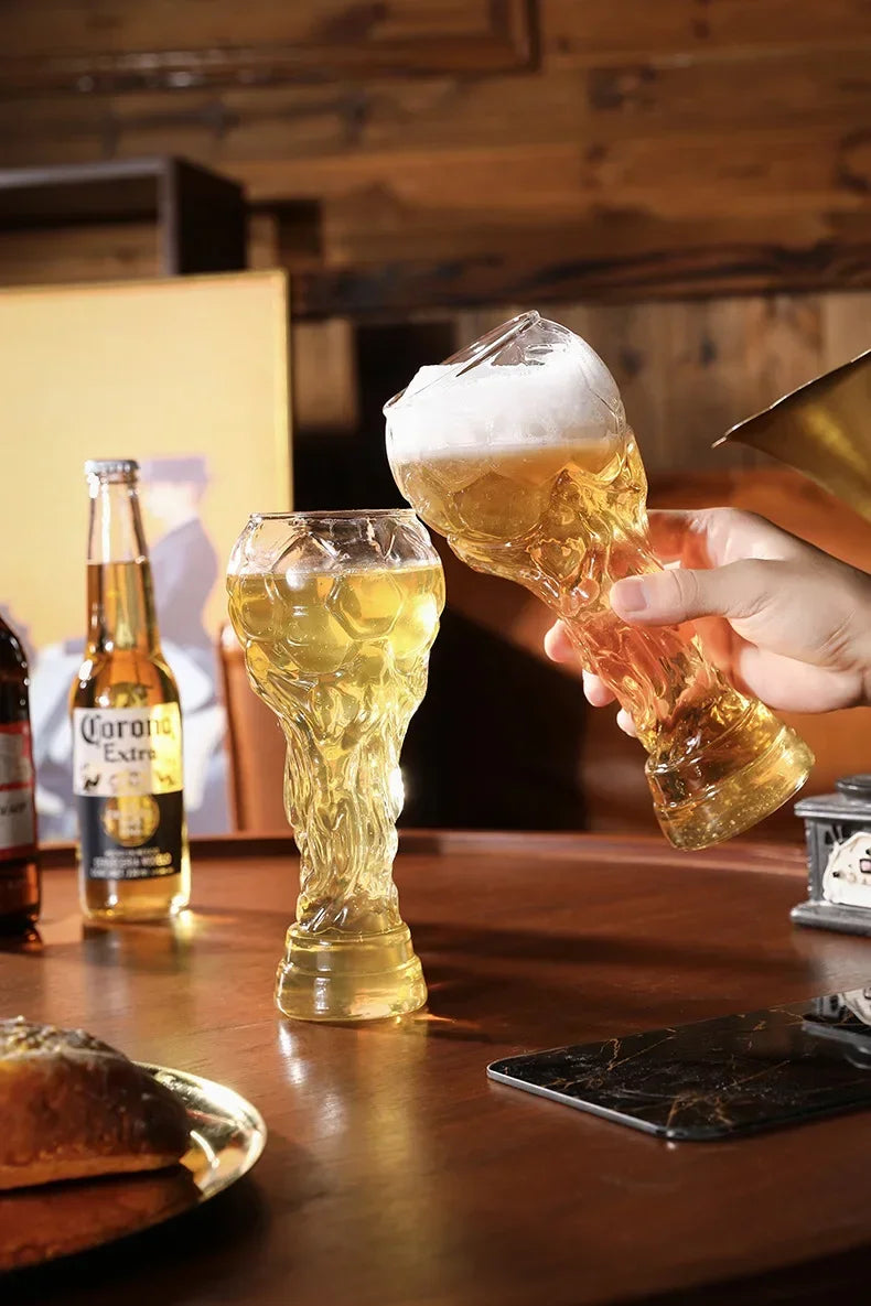 Boccale da birra a forma di trofeo da 600 ml – design calcistico